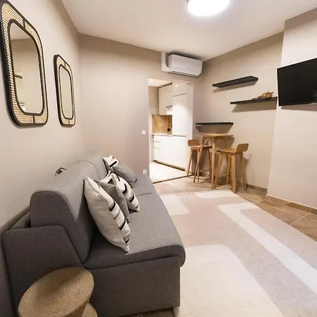 Cozy And Air-conditioned In The Heart Of Parigi