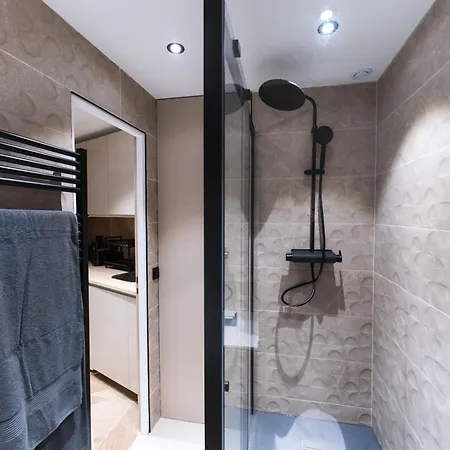 Cozy And Air-conditioned In The Heart Of Parigi