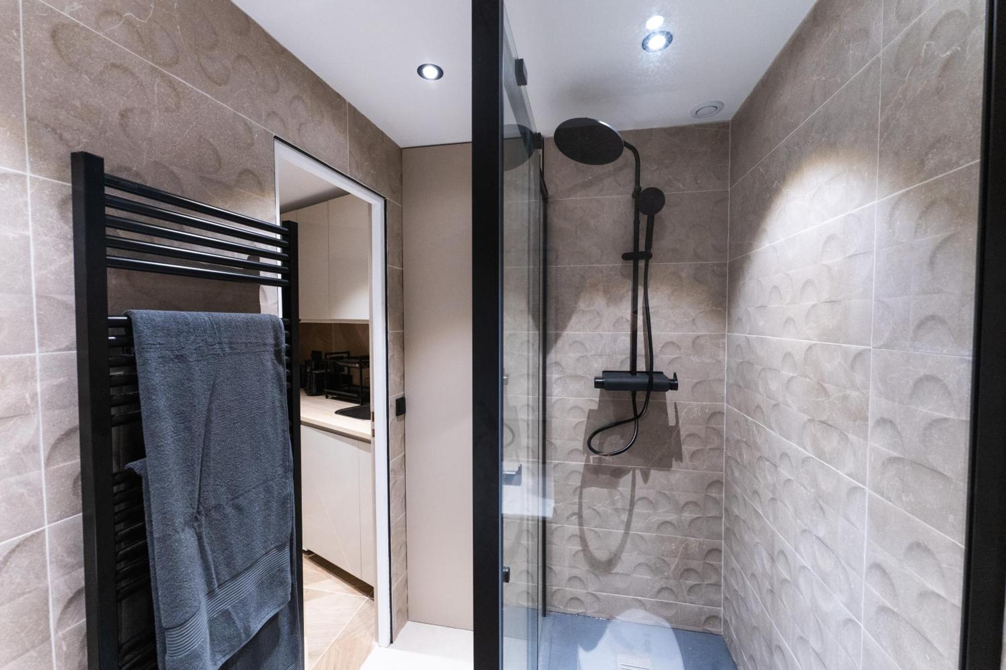 Cozy And Air-conditioned In The Heart Of Parigi